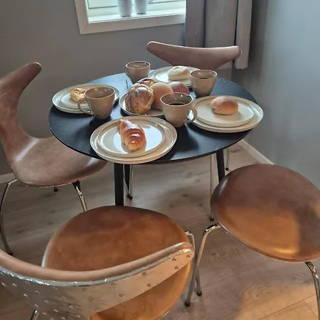 3-room With Free Parking *